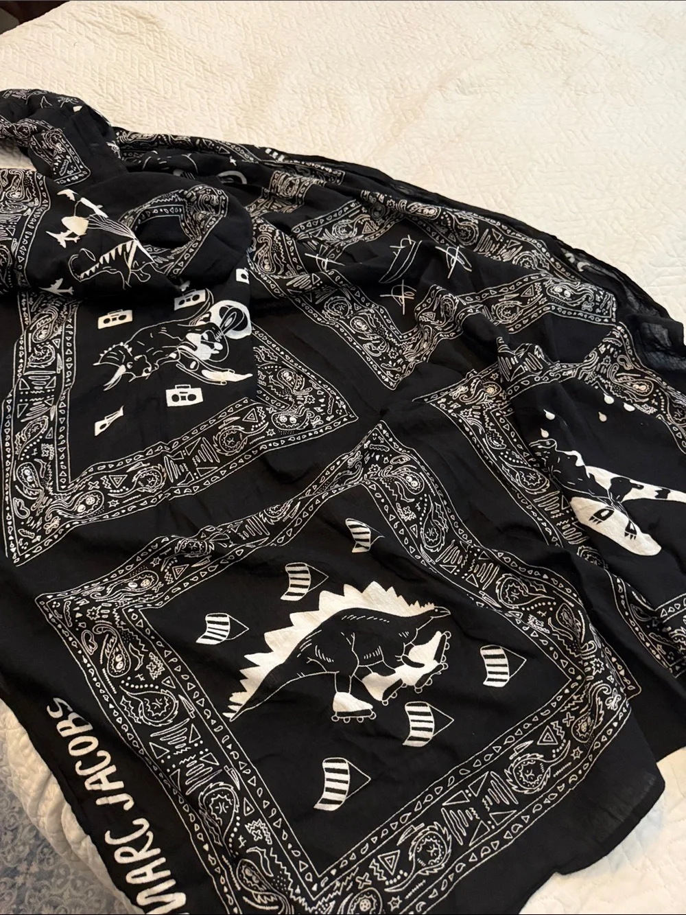 Marc Jacobs Black and White Bandana-Print Scarf Blanket Size 35/65